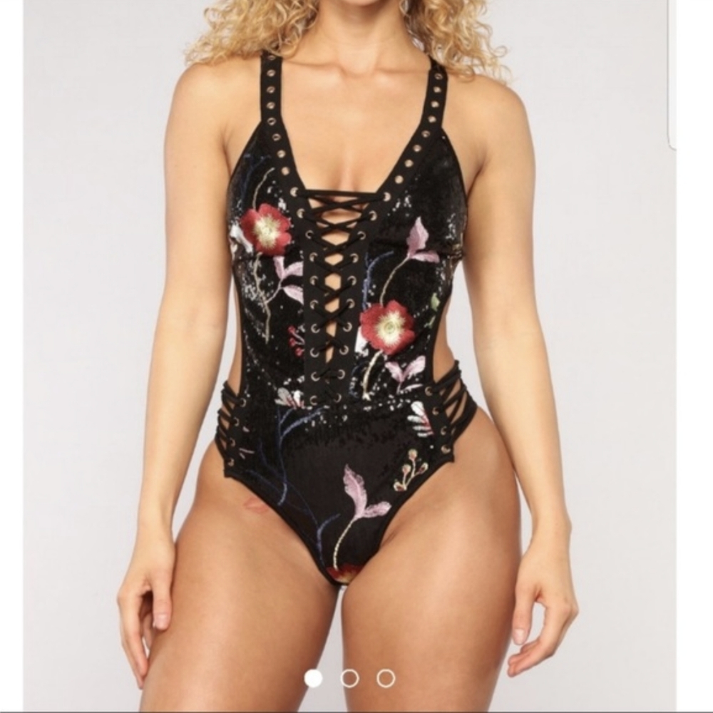 Fashion Nova med sequin bling swimsuit!